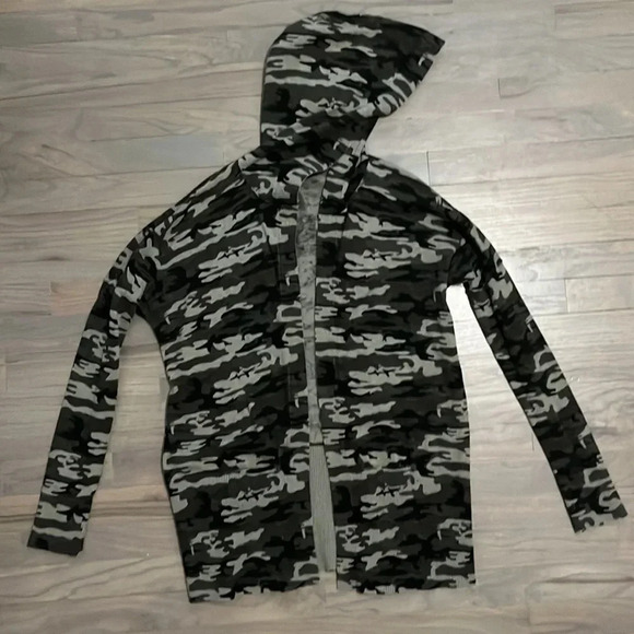 Sanctuary Hooded Camo Cardigan. XS - Picture 2 of 7